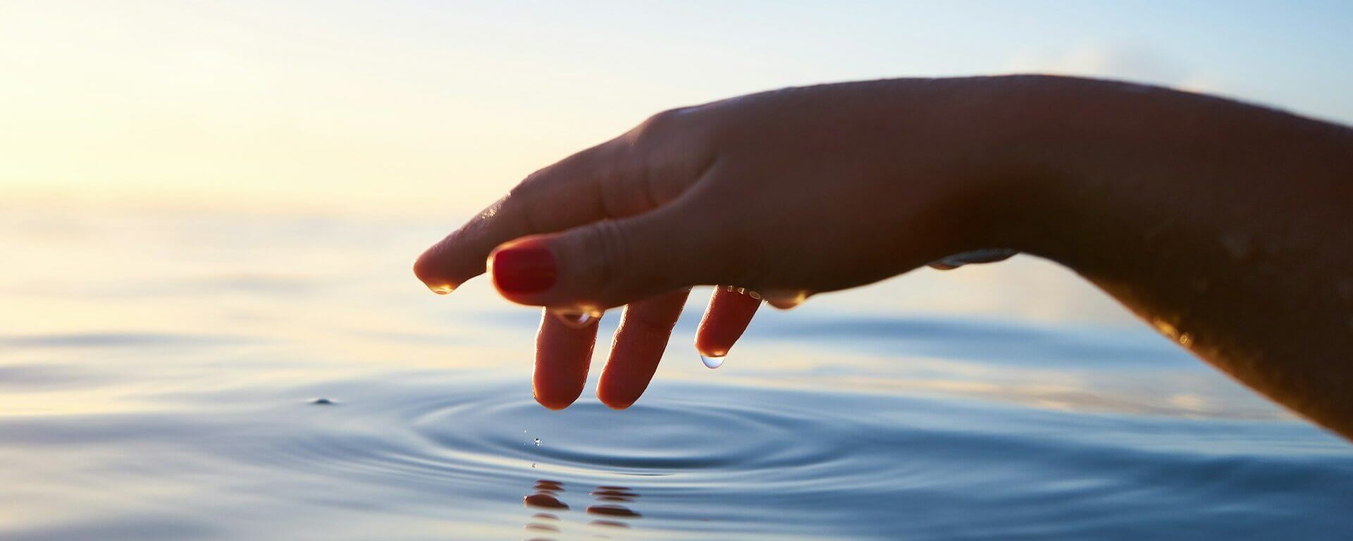 Rytuały Wody: Zanurzenie w Mocy Sezonu Skorpiona